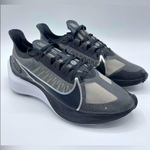 Nike Women’s Zoom Gravity sneakers black wolf/ metallic silver